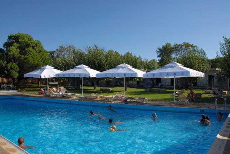 Ionian Beach Hotel Kalamaki  Bagian luar foto